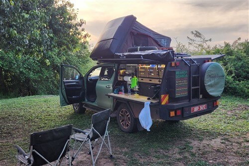 camping-uganda-hilux-toyota